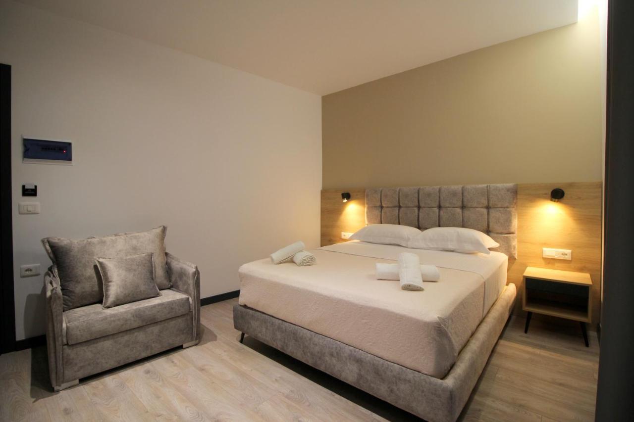 סרנדה F&J Hotel מראה חיצוני תמונה