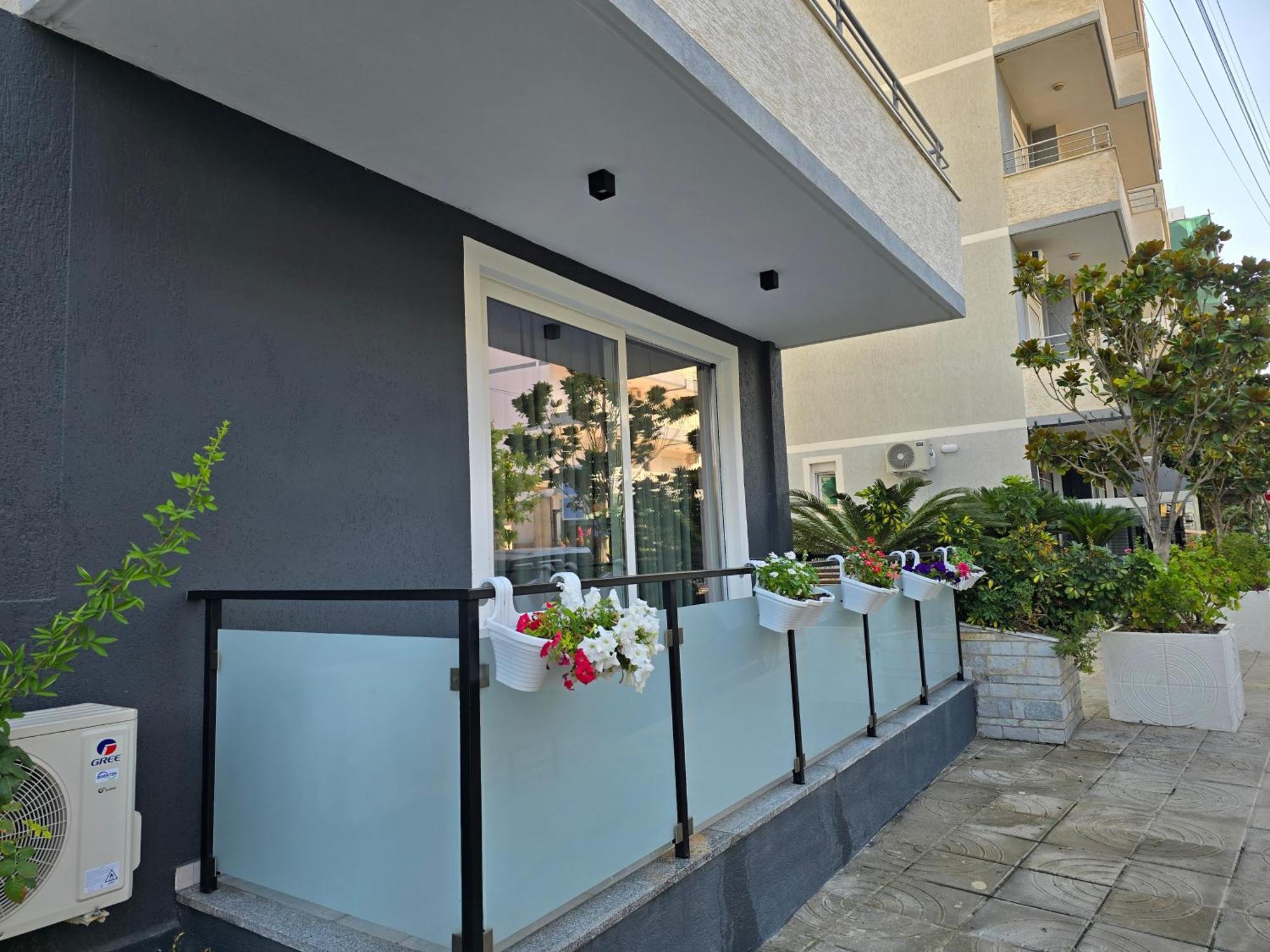 סרנדה F&J Hotel מראה חיצוני תמונה