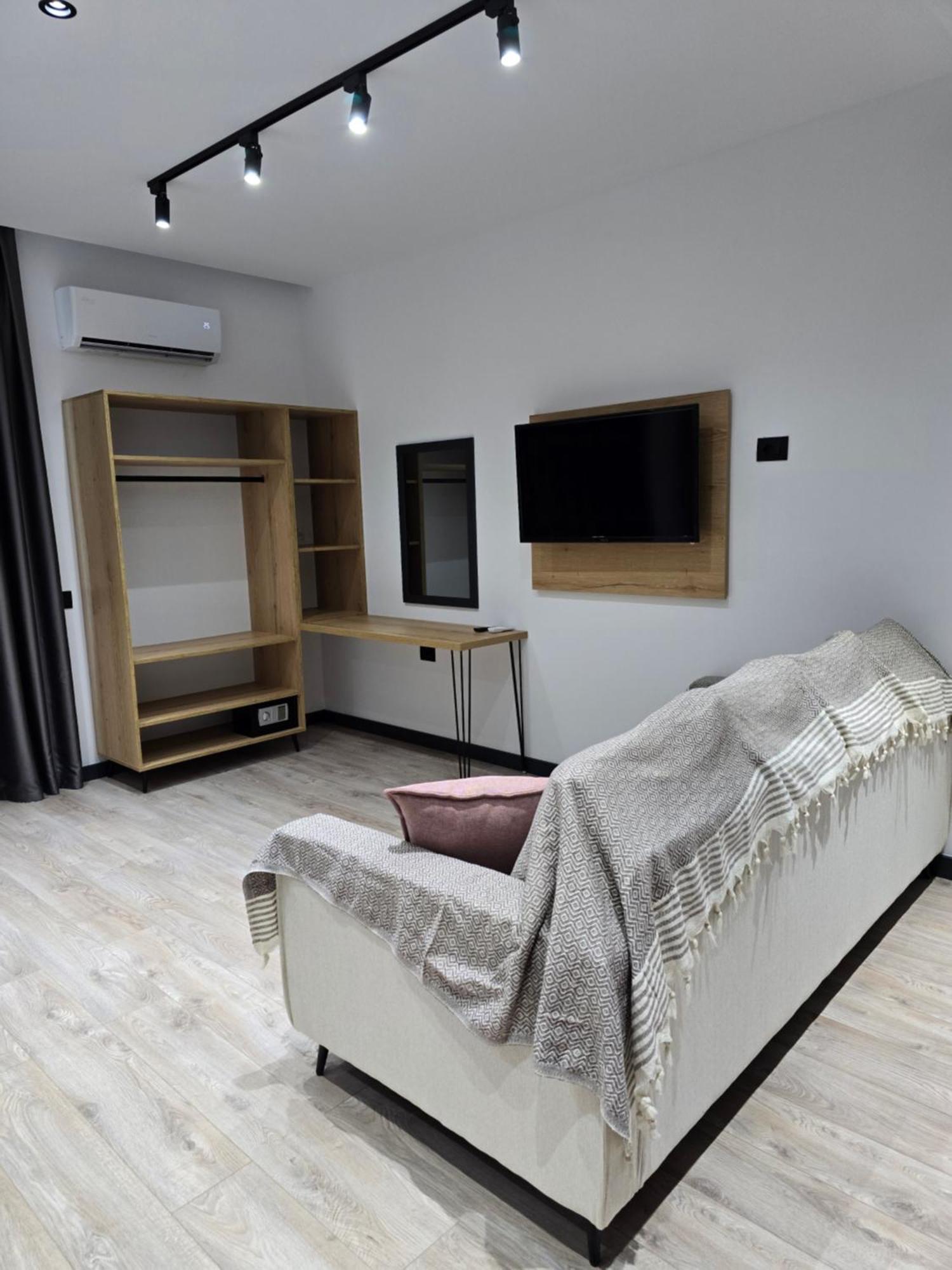 סרנדה F&J Hotel מראה חיצוני תמונה